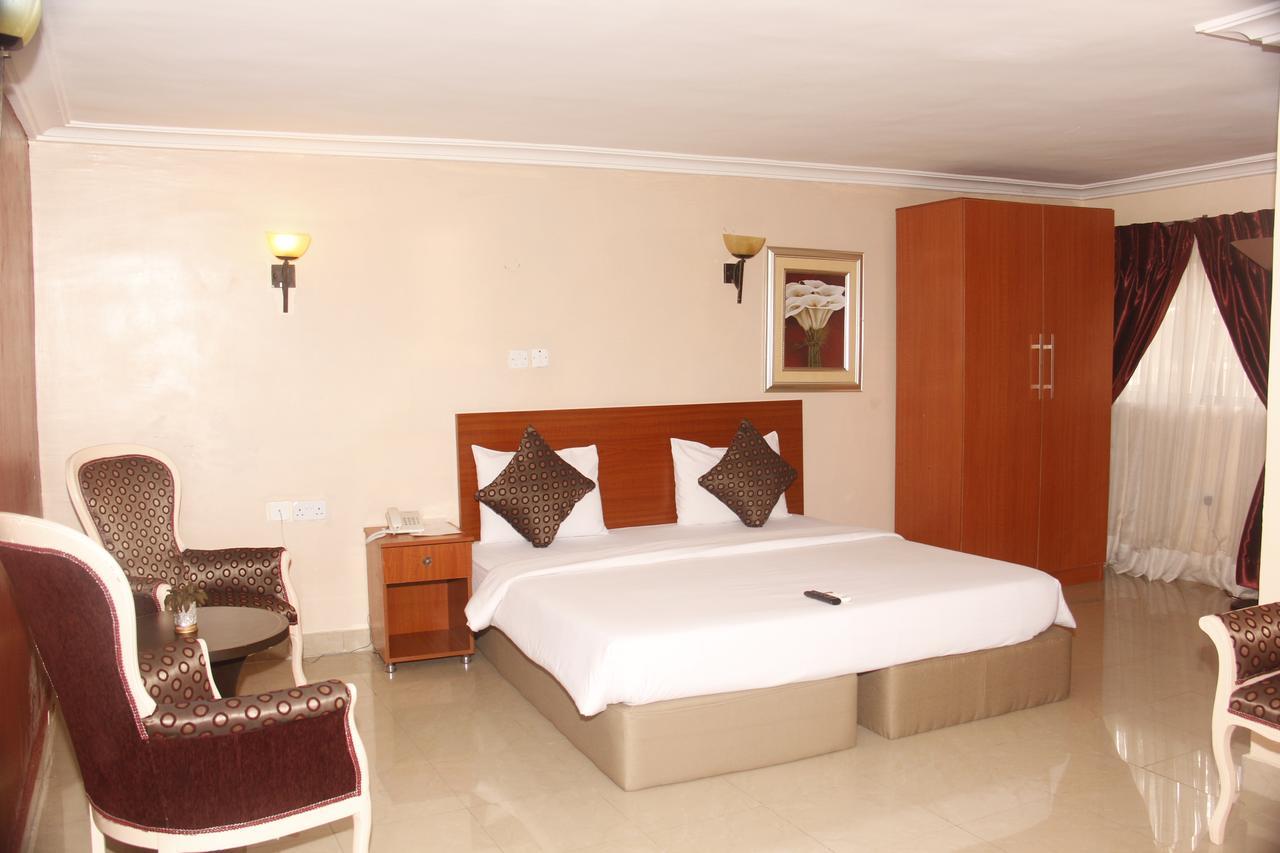 Crown Cottage Hotel Ikeja Exteriör bild